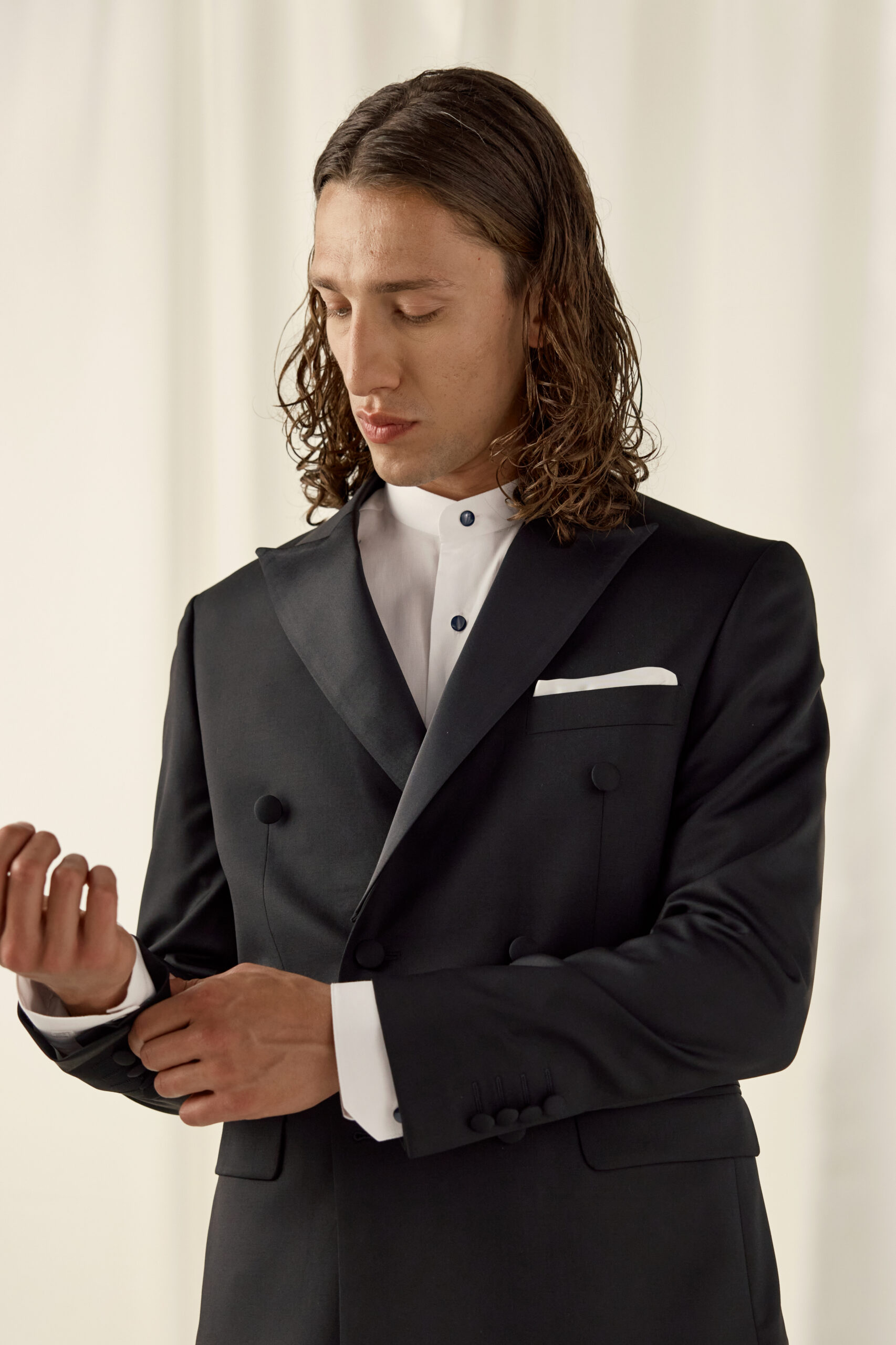 Κοστούμι Σταυρωτό 957-096R σε Μαύρο Χρώμα και Slim Fit Εφαρμογή Bizzaro - Image 4