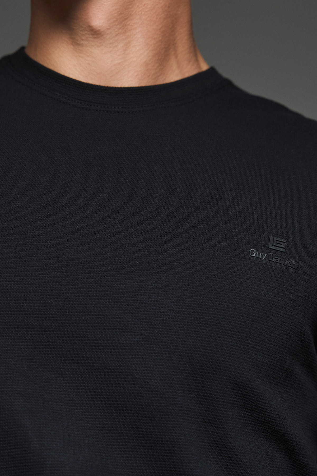 Guy Laroche Μπλούζα Λαιμόκοψη Βαμβακερή σε BLACK Χρώμα με Regular Fit - Image 4