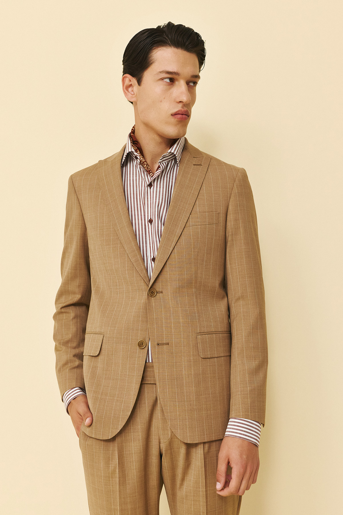 Alternative view of Guy Laroche Κοστούμι Μυτερό Πέτο 856N-098R σε CAMEL Χρώμα και Slim Fit Εφαρμογή